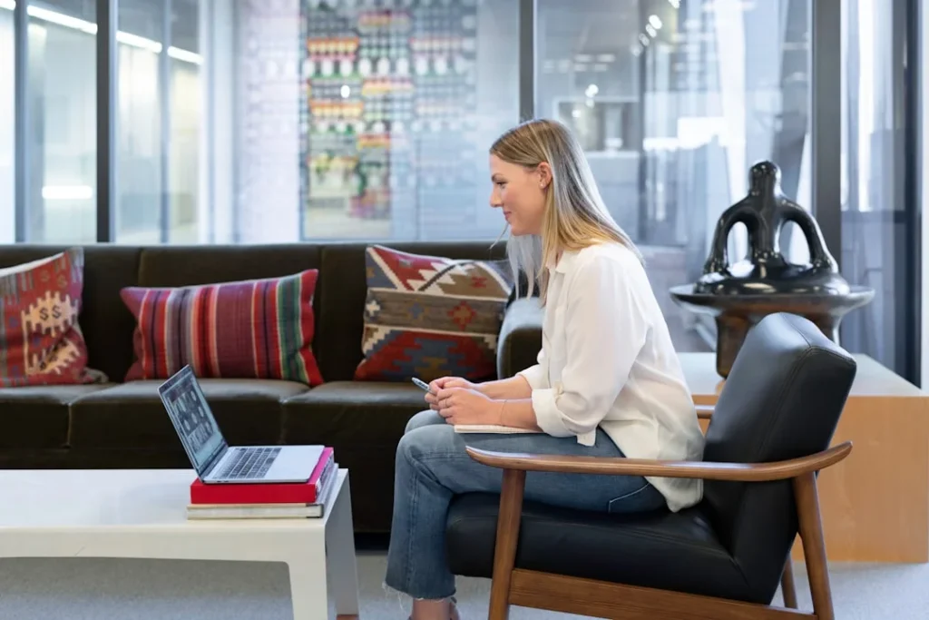Tenant satisfaction using the laptop in Sala to complete her business